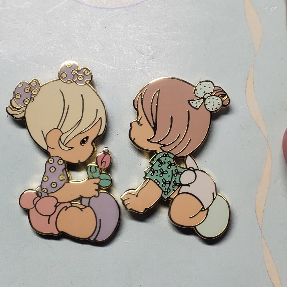 NWT A Cute Set Of Precious Moments Pins